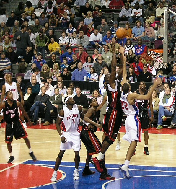 Shaq rebound.jpg