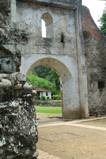 Ruinas de Ujarrás 02