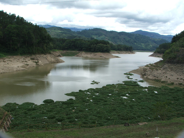 Represa de Cachí 01.jpg