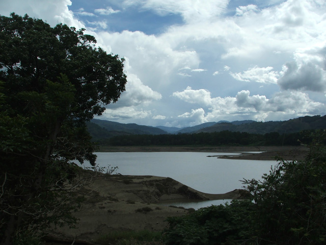 Represa de Cachí 02.jpg