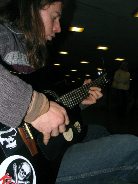 András, waits