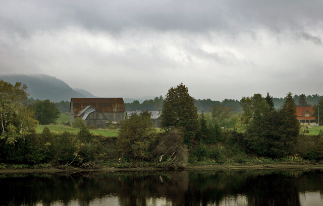 Barn@Rte-105Quebec.jpg