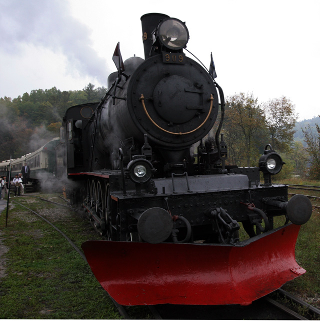 Wakefield-Train-2.jpg