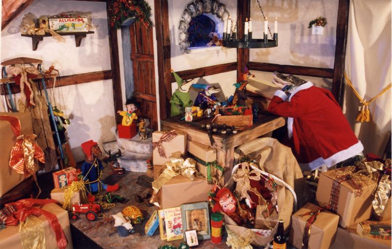 24281548.smileyxmas99outside.jpg