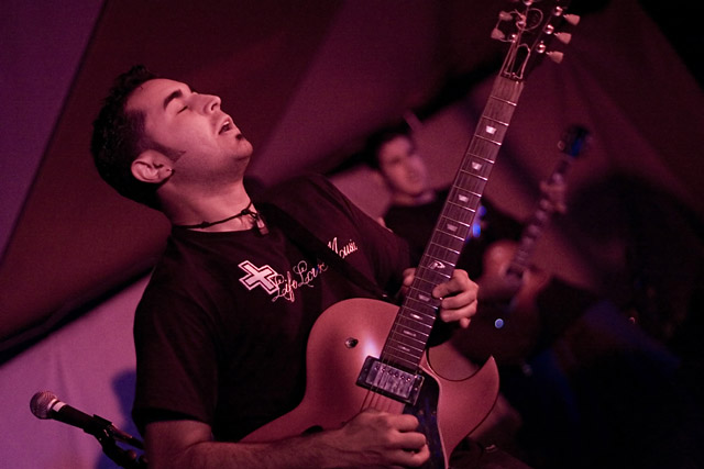 506-guitarist2_filtered.jpg