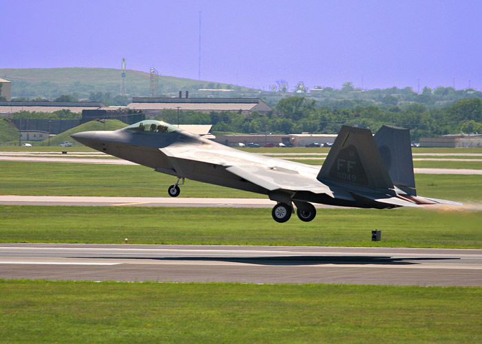 F22