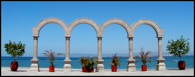 Arches-at-Puerta-Villarta.jpg
