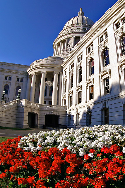 WI capitol with flowers