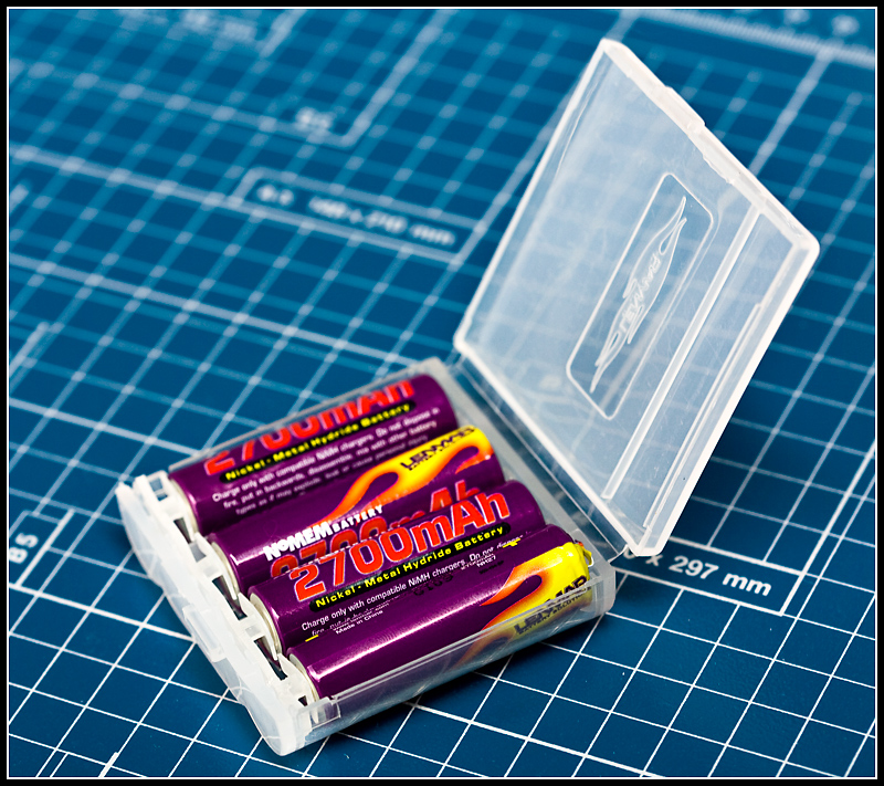LENMAR 2700mh AA Batteries in a Case