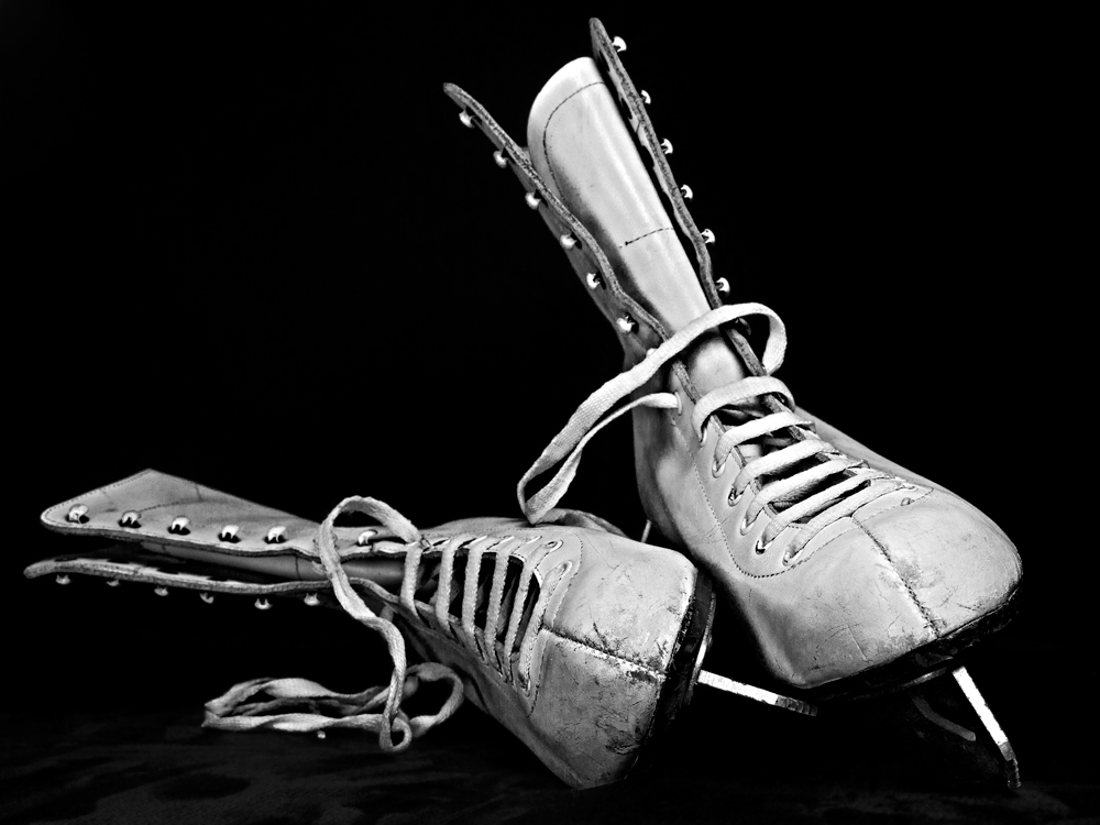 DSC_6023_Mom-s_Old_Skates_untied
