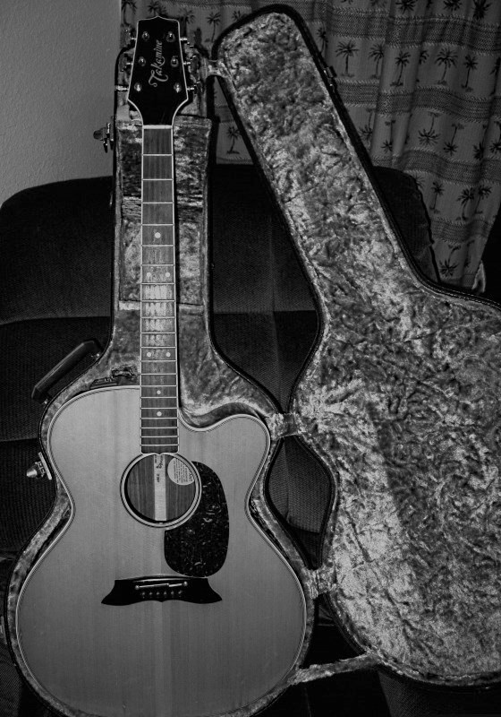 guitar B&W