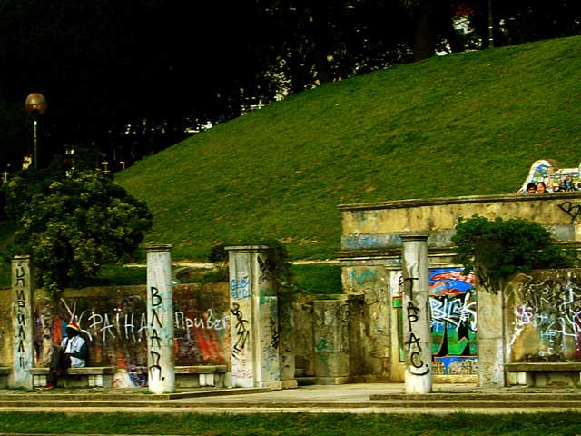 Lisbon-city grafitti 640.jpg