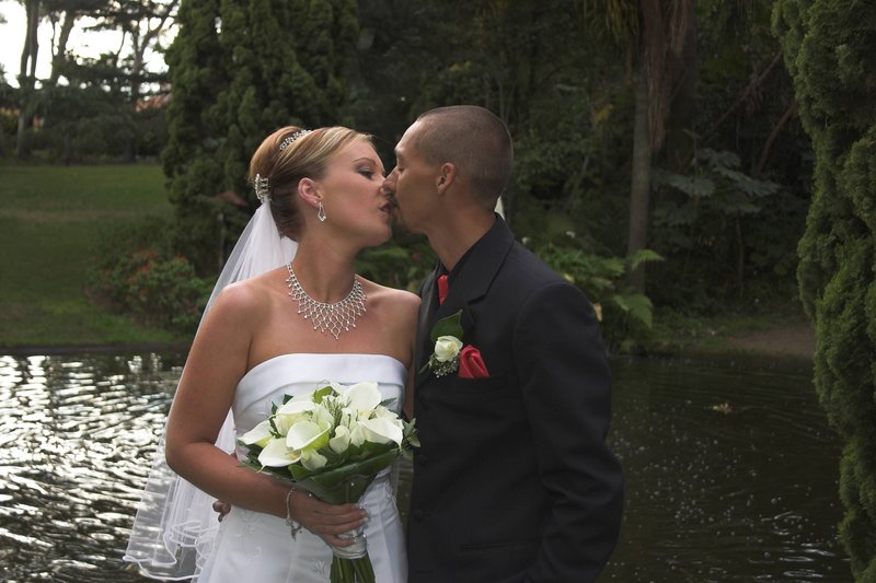 Wedding Kiss