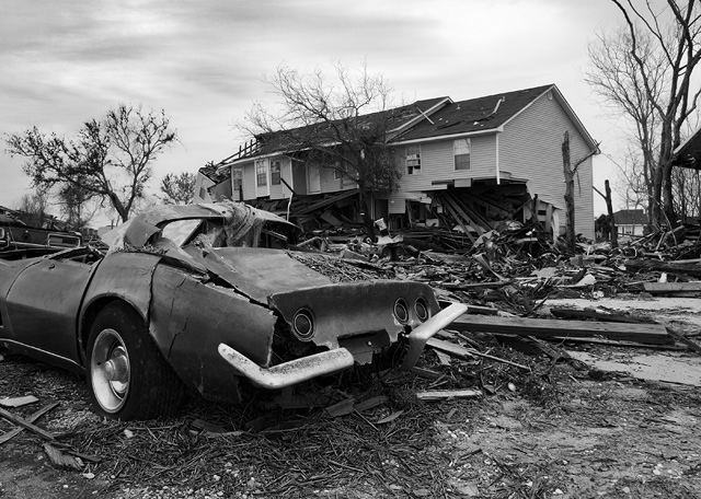 cars1_katrina_bw_640.jpg