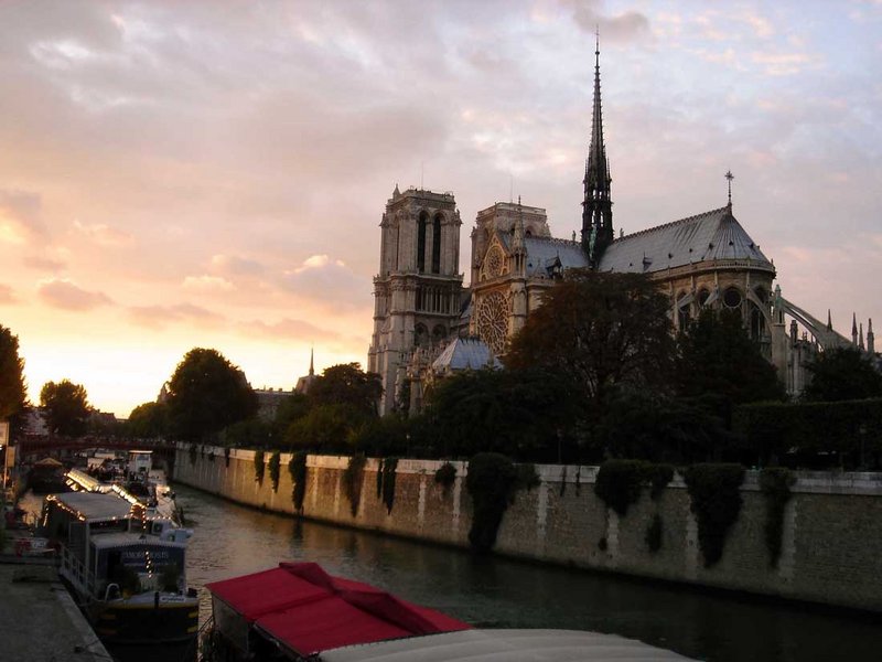 Notre Dame du Paris in the Evening