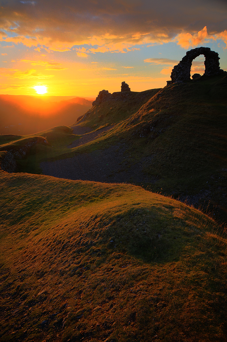 castell dinas bran wales hdr 8479-81 drago 1 1200