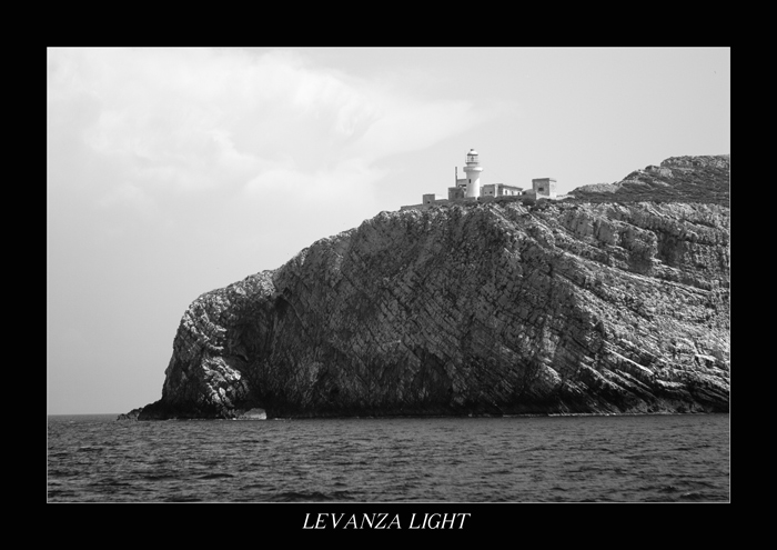 Levanza-LightB&W1049.jpg