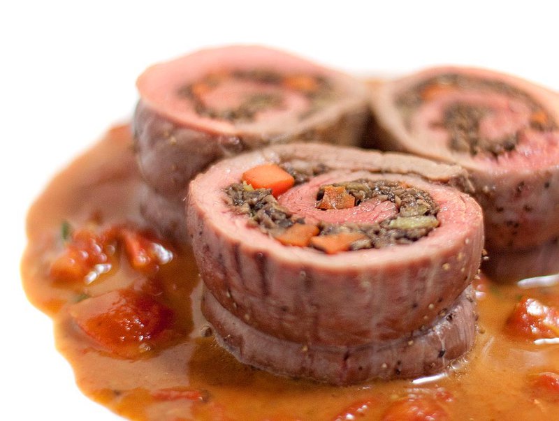 Steak-Roll-With-Tomato-Gravy-3-800