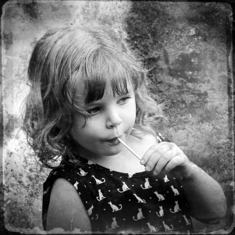 14052x_6D_0658_bw_sq_sm