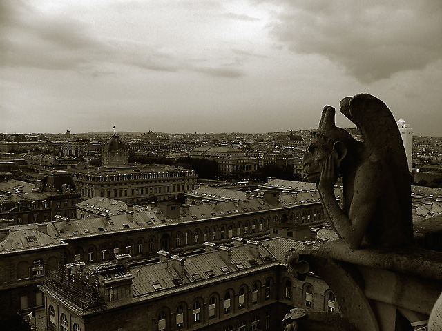 Paris-NotreDameTritono.jpg
