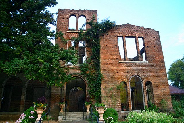 Barnsley Gardens ruins
