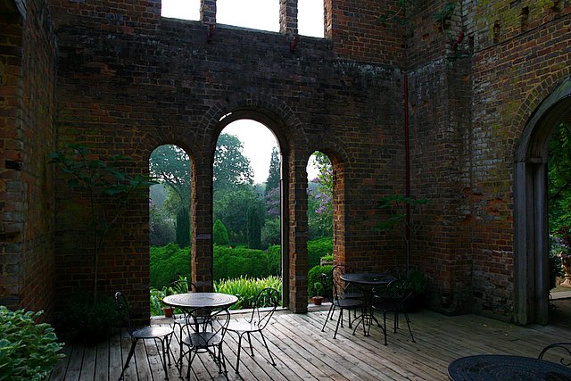 Barnsley Gardens ruins from inside