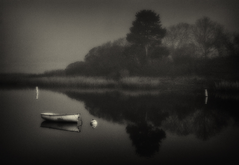 IMG_4035-skiff-and-buoys-soft-BW-v2