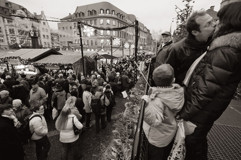 39.52 Kiss at Market