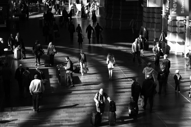 Hauptbahnhof shadows