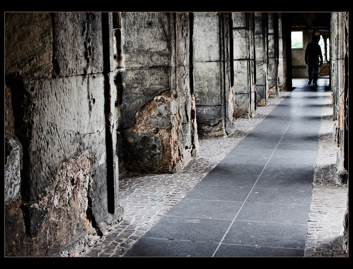 Gate corridor