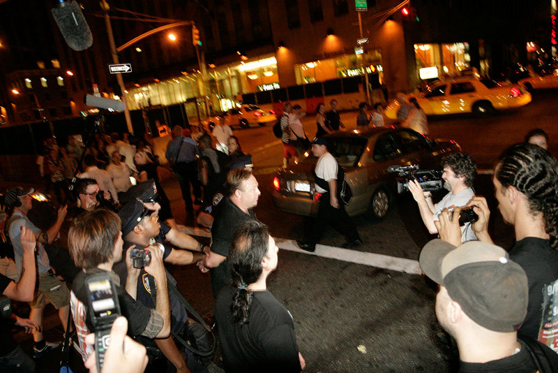 GOOGLE SEARCH : ALEX JONES ARRESTED IN NYC