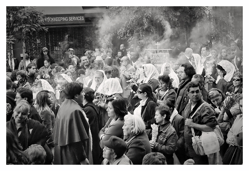 _DSC2587 crowd santeria benedict 800.jpg