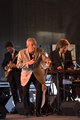 Mel Tillis stage pointing Poteet Apr 06 DPC-3192.jpg