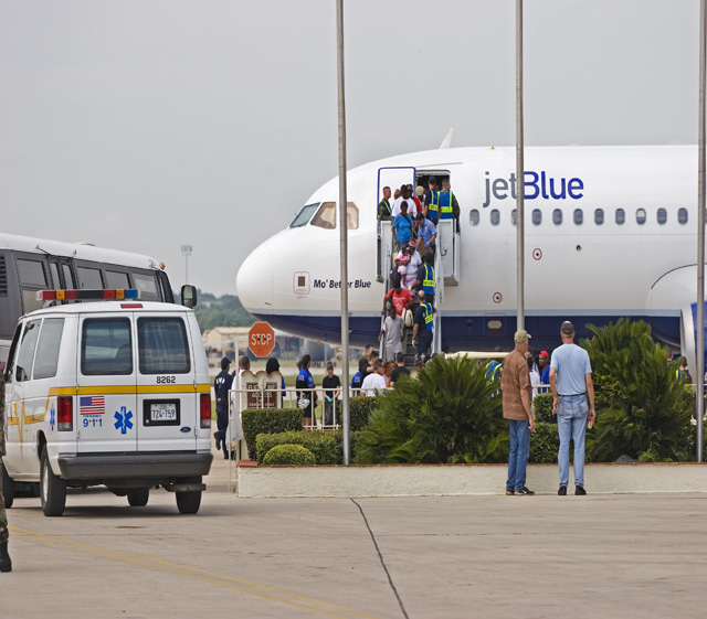 Katrina Jet Blue arrival San Antonio 3 Sep 05-FINAL-SMALL-6480.jpg