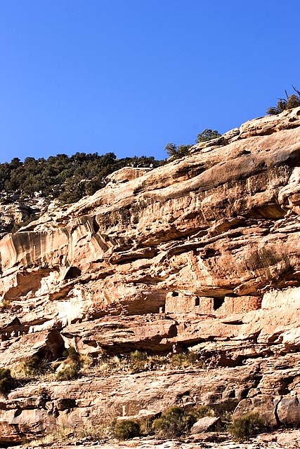 Indian ruins Southern Utah large cliff-DPC-0392.jpg