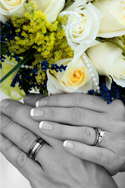 Christina Chris flowers hands-6945.jpg