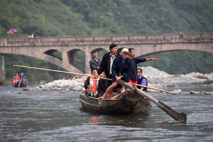 Boating with Trackers, Three Gorges