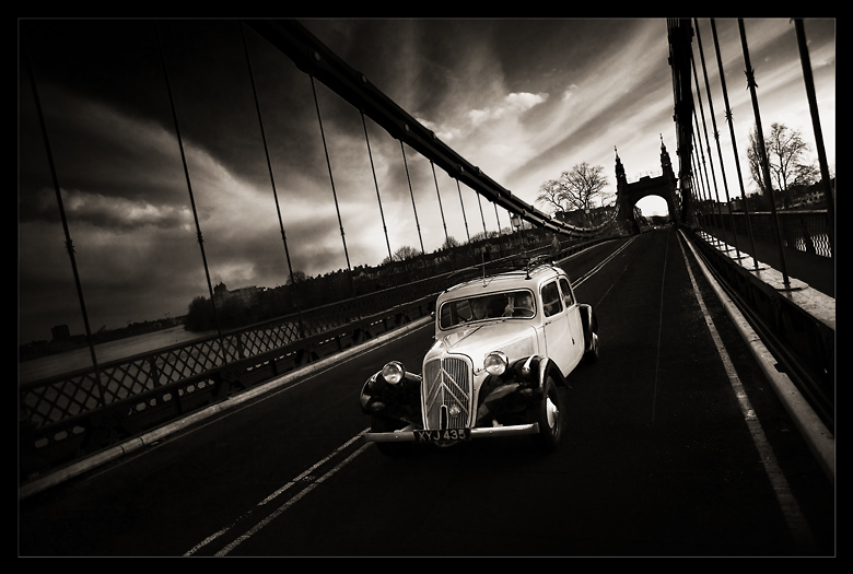 Citroen Traction Avant Over Hammersmith Bridge