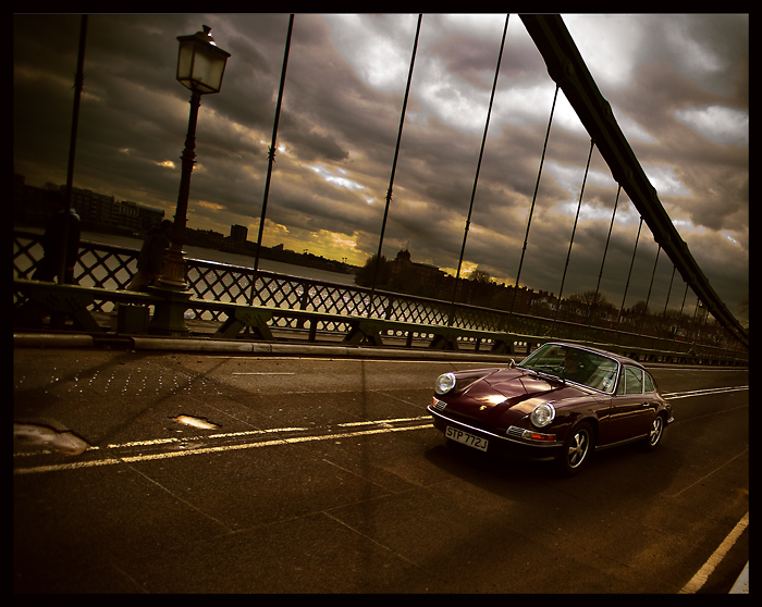 Porsche 911 Over Hammersmith Bridge