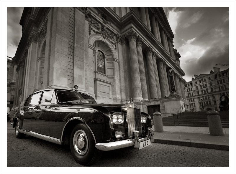 Rolls Royce Next to St Pauls