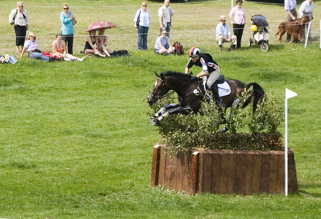Zara Phillips goes over the 7th