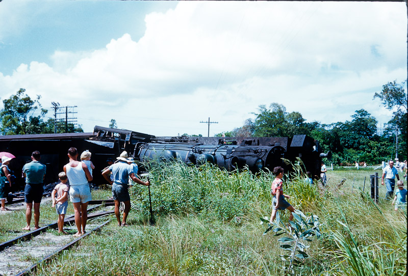 20101021_800px_1139 - Train Derail