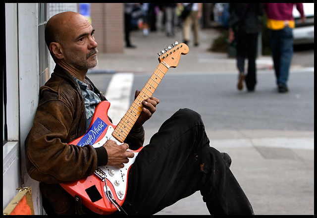 GuitarMan_5800.jpg