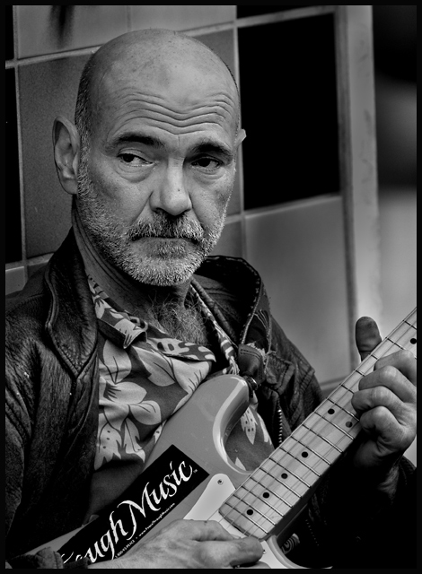 GuitarMan-BW_5791.jpg
