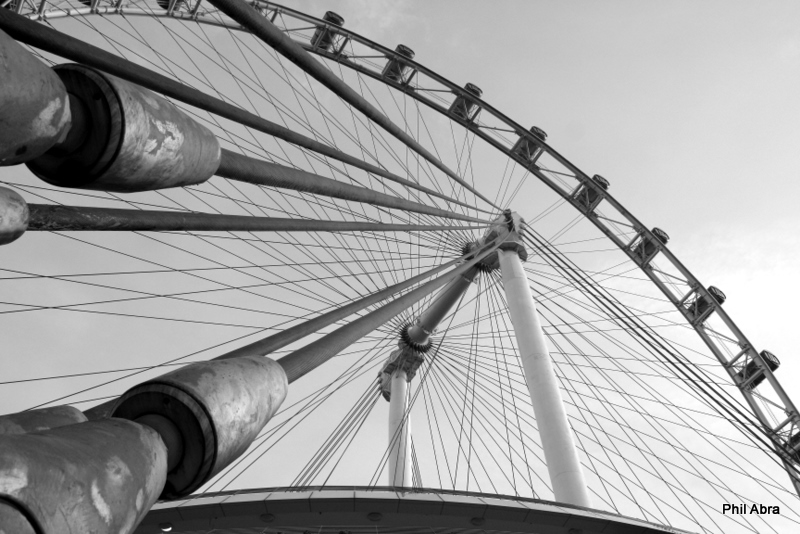 Singapore Flyer from Below.jpg