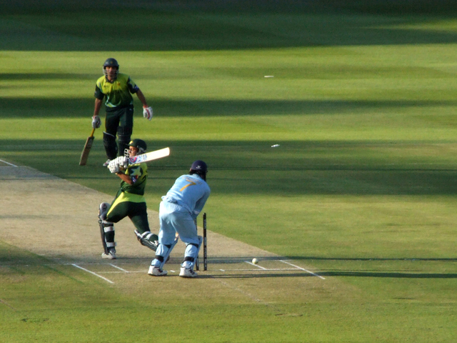 Bowled-03.jpg