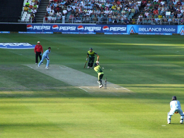 Bowled-04.jpg