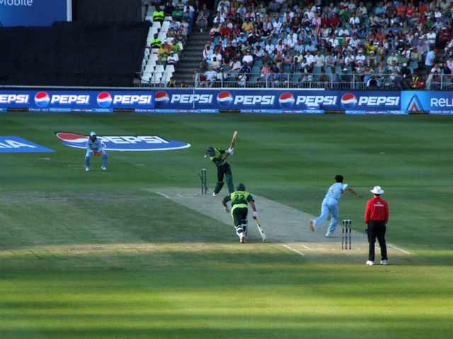 Bowled-05.jpg
