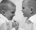 (twins)im stronger,no im stronger