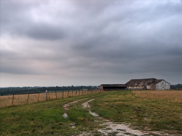 lonely_barn.jpg
